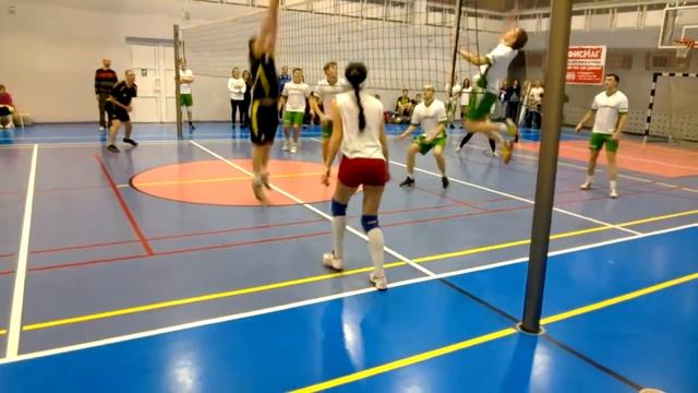 Лига безгалстуков. Воронеж. Волейбол 2015 г. Космос-нефть-газ - Эфко Последние минуты часть 3 смотреть онлайн