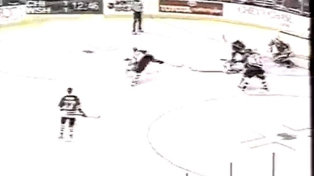 Andrei Nikolishin's fantastic goal vs Blackhawks while falling (15 jan 1998) смотреть онлайн
