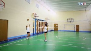 Волейбол. Основные приемы игры: верхняя и нижняя передачи мяча