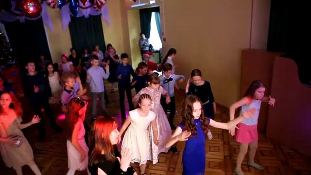 17 гимназия - 4-в класс - Новогодняя дабстеп-базука смотреть онлайн