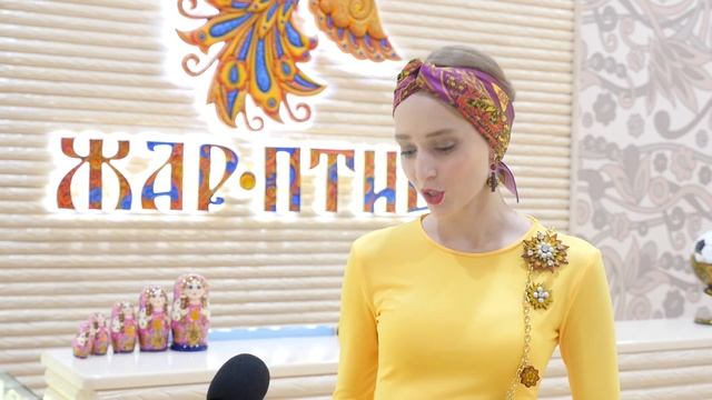 Показ новой коллекции хохломских аксессуаров Русские гулянья прошел в ТРЦ Жар-Птица