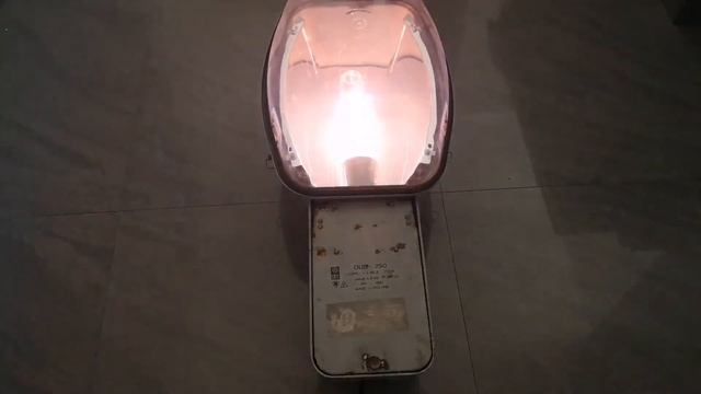 Odpalanie lamp sodowych w oprawie OUS 250 смотреть онлайн