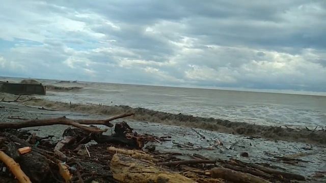 Сочи . Как страшна стихия моря,оставляет страшный след. смотреть онлайн