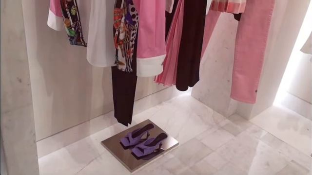 VERSACE 2021 COLLECTION @The Dubai Mall смотреть онлайн