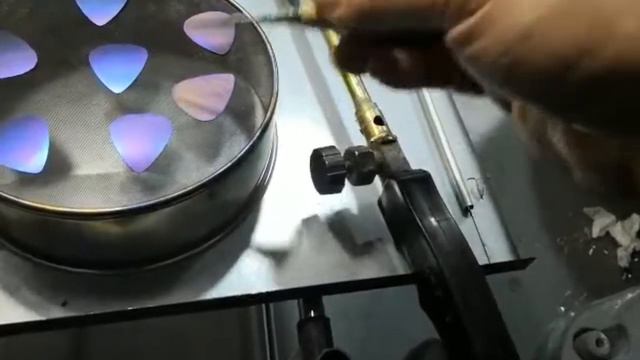 Guitar Picks Heat Treatment смотреть онлайн
