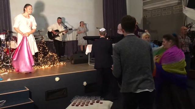 Поклонение во время причастия в "Пламенеющем Израиле" смотреть онлайн