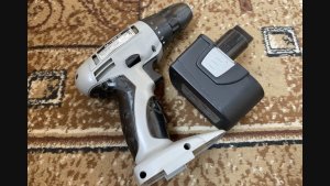 Новая жизнь Шуруповёрта ИНТЕРСКОЛ. Замена старой батареи.