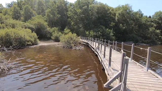 UNE PASSERELLE SUR LE LAC DES SETTONS смотреть онлайн