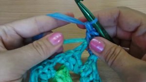 Как связать крючком коврик из пакетов. Всё очень просто!