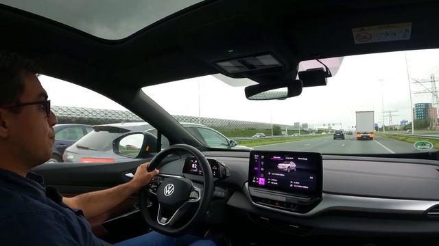 Drafting with the VW ID.4 on a single CHARGE! смотреть онлайн