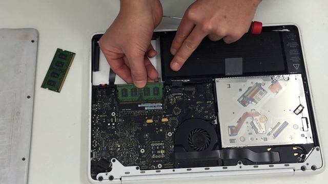 Apple MacBook A1342 white 2009 Unibody HDD SSD RAM disassembly replace upgrade смотреть онлайн