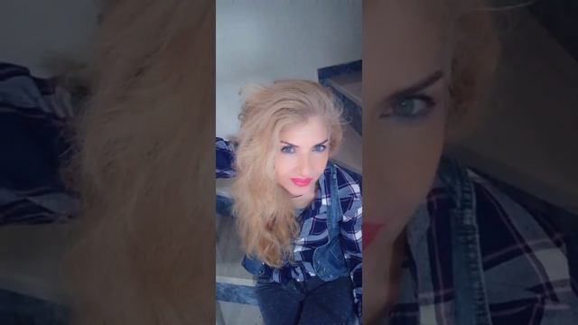 Gardrop bekçisi kıyafetlere anlık çözüm, mini defile. смотреть онлайн