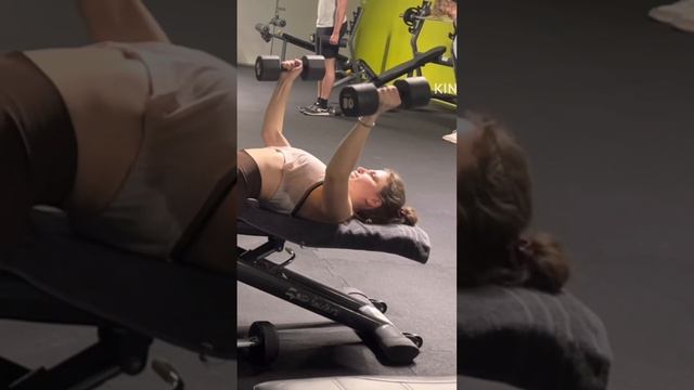 Upper body workout 8 exercises.8 упражнений на верх тела! #workout #тренировка #gym #motivation смотреть онлайн