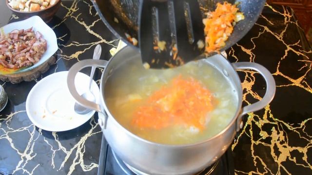 СУП ГОРОХОВИЙ ? з копченостями ?