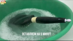 Отмываем щетку для волос