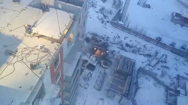 РАЗМЕТКА ЭТАЖА ГЕОДЕЗИСТОМ ИЛИ КАК НЕ СОТВОРИТЬ ПИЗАНСКУЮ БАШНЮ / СМЕНА КРАНОВЩИКА смотреть онлайн