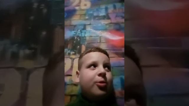Вышли ПОСМОТРЕТЬ на НЕБО и УВИДЕЛИ там!! смотреть онлайн