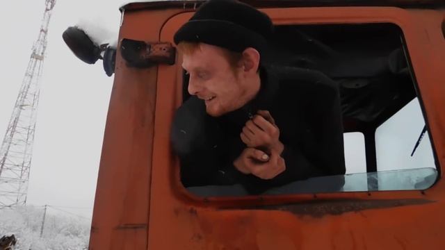 ДТ 75 ПРЕТ МЕТАЛОВОЗ!! Еле ВЫТАЩИЛ! СПЕЦ у ШТУРВАЛА! смотреть онлайн