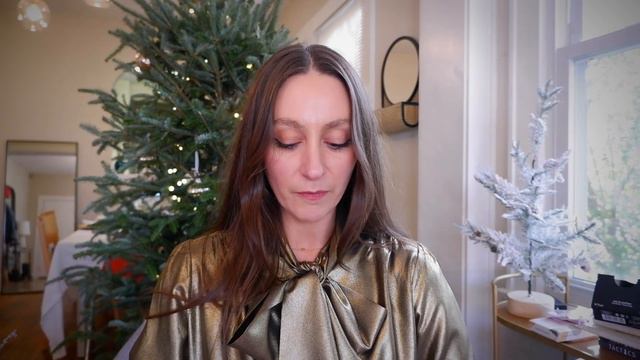 French Girl Christmas Gift Guide | Featuring LILYSILK смотреть онлайн