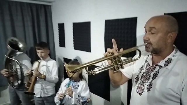 Українська полька . Народна пісня. Ансамбль духових інструментів. смотреть онлайн