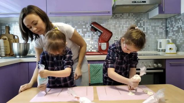 Маша и Аня ?СЛАДКАЯ история ?Танцуем и веселимся KIDS Маша и Аня истории для девочек A SWEET stor смотреть онлайн