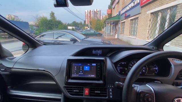 TOYOTA VOXY HYBRID 2018 год.