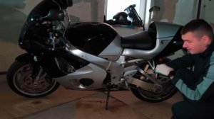 Как правильно натянуть цепь на мотоцикле ? На примере suzuki gsx r 750 1998.