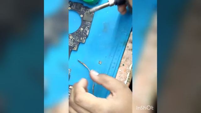 MacBook Pro A1706 No Power . Remove Shortage From PCB ..