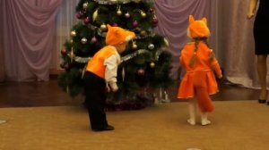 Просто отпад! Энергосберегающий зажигательный танец «пожилых» лисят!