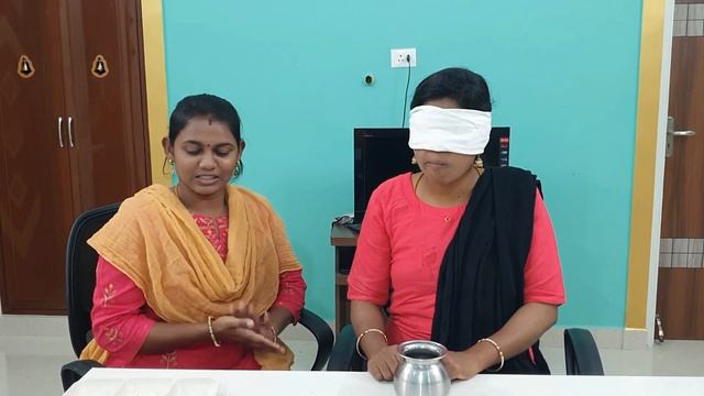 Blindfold Challenge - Blindfold Makeup and Food Challenge - Blindfold Games Ideas смотреть онлайн