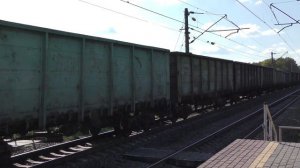 Электровоз 2ЭС5К-464 с грузовым поездом и электропоезд ЭД9М-0250