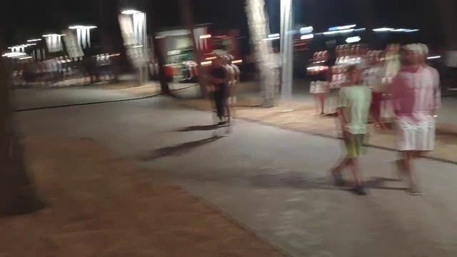 Пожарные тушат пожар в кафе Пит стоп на набережной Геленджика смотреть онлайн