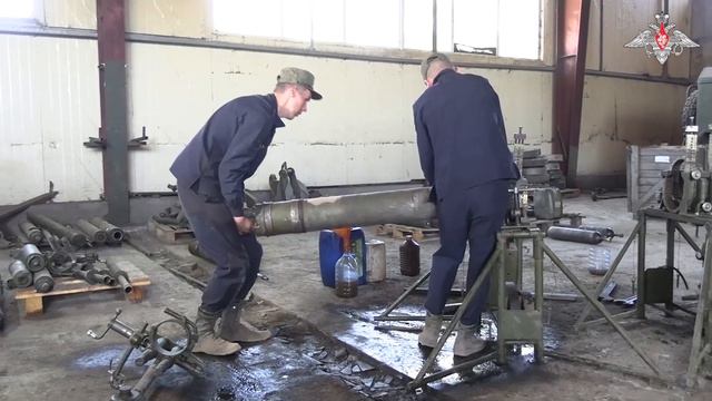 Кадры работы ремонтно-восстановительных подразделений группировки войск «Север» Специалисты-ремонт смотреть онлайн