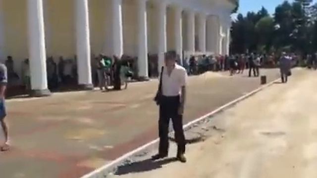 Очередь за билетами на матчи премьер-лиги в Хабаровске смотреть онлайн