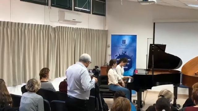 Натали и Юдит играют Malaguena Эрнесто Лекуона смотреть онлайн