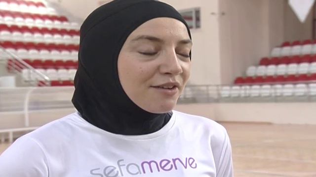 FİBA'YI ALT EDEN BAŞÖRTÜLÜ SPORCU; INDIRA KALJO смотреть онлайн