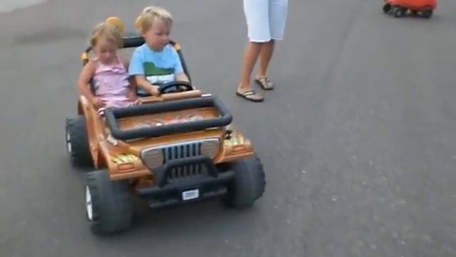 060909 Video of Grant and Claire driving Jeep смотреть онлайн