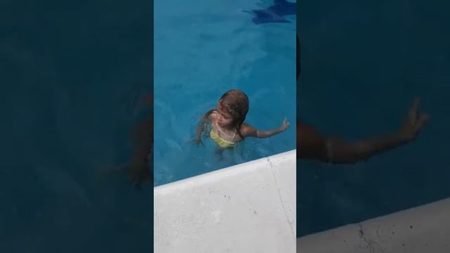 Учимся плавать в бассейне!) смотреть онлайн