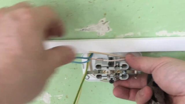 Ставлю накладную проходную розетку смотреть онлайн