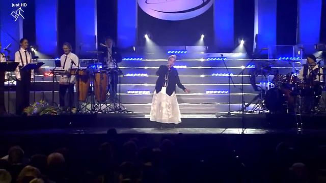 Лайма Вайкуле и симфонический оркестр (2 часть) (live) смотреть онлайн