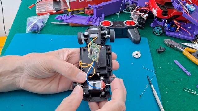 Tear Down the £3.99 toy grade RC car from The Range