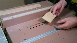 Как безопасно распилить небольшие детали на циркулярке