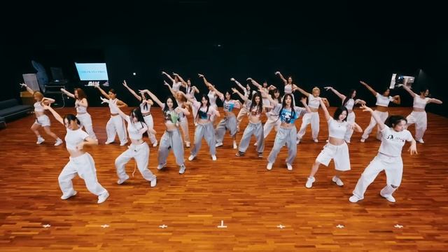 NewJeans - 'Super Shy' Dance Practice Mirrored [4K] смотреть онлайн