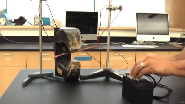 Force on a Current Carrying Wire in a Magnetic field смотреть онлайн