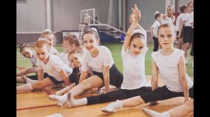 Детские выступления по художественной гимнастике.