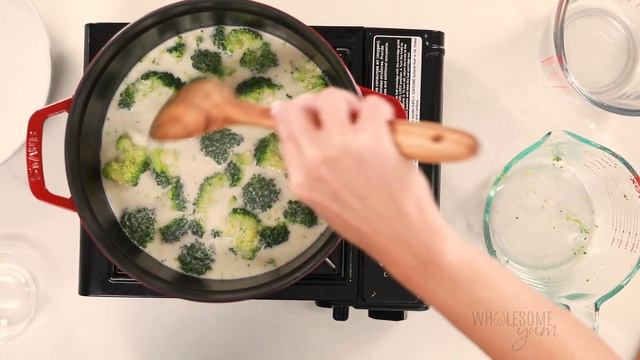 The Easiest BROCCOLI CHEESE SOUP: Just 5 Ingredients & Healthy!