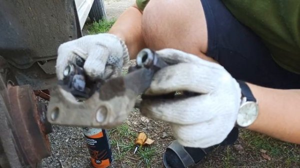 Замена направляющих суппортов (пальцев) на Рено Логан, Сандеро!