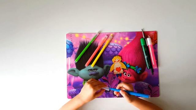 Раскраска ангелочка с блёстками. Coloring angel with glitter. смотреть онлайн