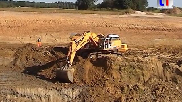 LGV Rhin-Rhone, Lot A1-2: Liebherr R 974C & Volvo A40D,Villers-les-Pots, France, 26.08.2008. смотреть онлайн