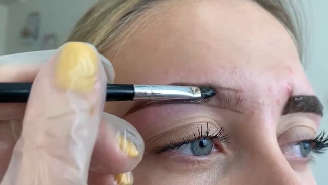 Окрашивание бровей . Выкладка красителя ?#окрашиваниебровей #брови смотреть онлайн